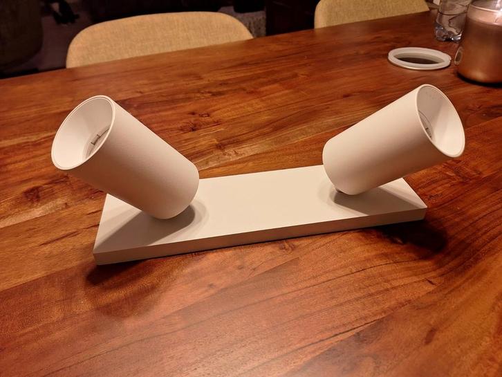 Lumidora spot met 2 Philips Hue White Ambiance lampen, Huis en Inrichting, Lampen | Spots, Zo goed als nieuw, Plafondspot of Wandspot