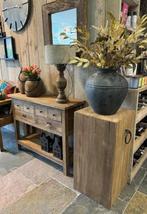 Mooie houten zuil / pilaar / sokkel met ijzeren ringen, Huis en Inrichting, Woonaccessoires | Zuilen en Pilaren, Ophalen, Nieuw