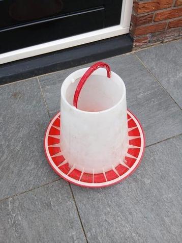 Te koop voer/drinkbak beschikbaar voor biedingen