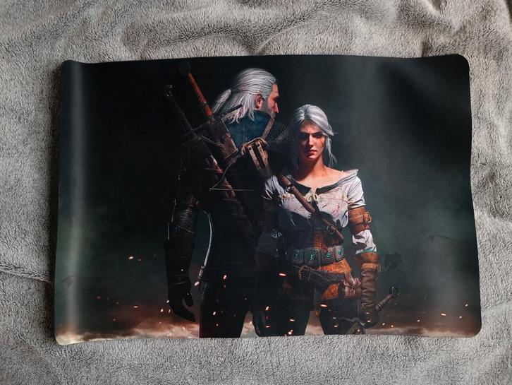 The Witcher 3 - Geralt en Ciri - XL muismat, Computers en Software, Muismatten, Nieuw, Gaming muismat, Ophalen of Verzenden
