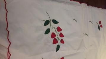 tafelkleed (03) 85 x 200 cm. met 5 servetten beschikbaar voor biedingen