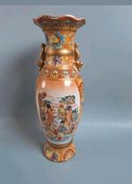 Mooie vintage Japanse vaas
24,5 x 8,5 cm
350 gram, Ophalen of Verzenden