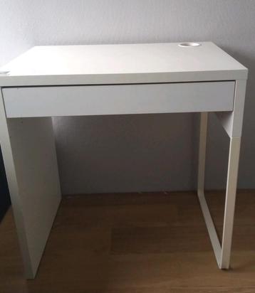 Wit IKEA bureautje met handige lade