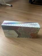 Prismatic super premium collection box, Ophalen of Verzenden, Nieuw, Boosterbox