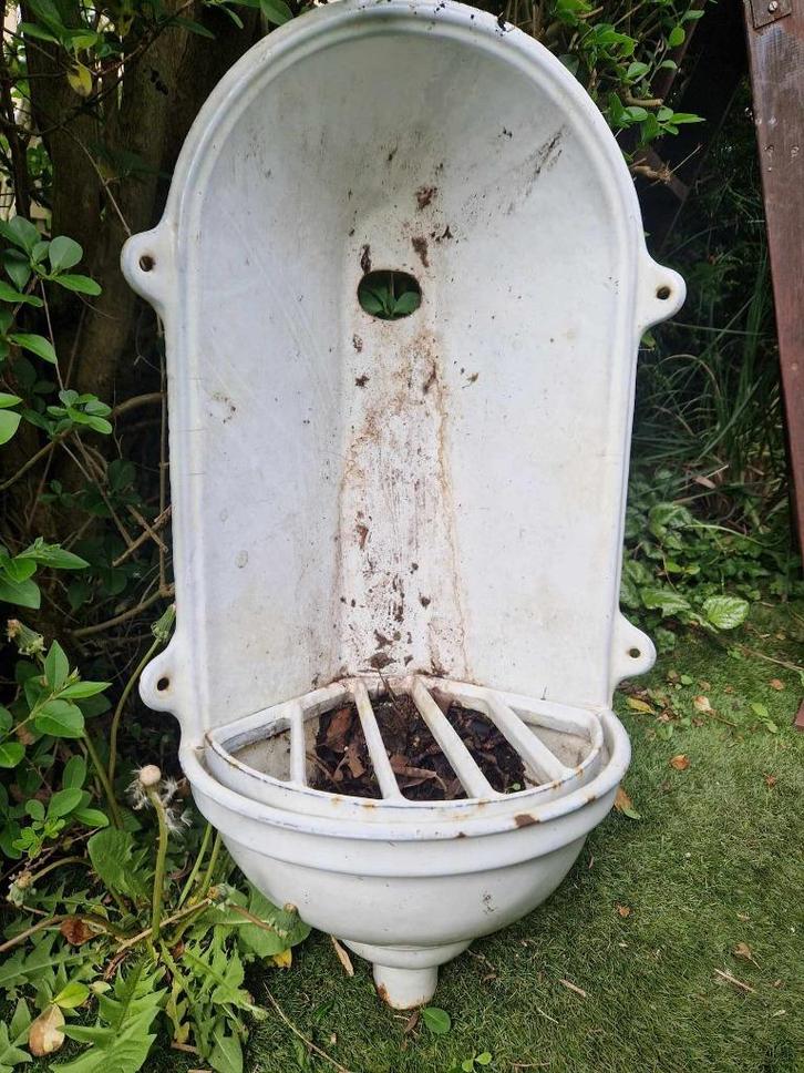 Geëmailleerde Franse gietijzeren hoek fontein (brocante), Tuin en Terras, Tuinwanddecoratie, Gebruikt, Ophalen