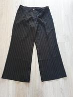 Een zwarte broek met krijtstreep en wijde pijpen maat 44 tai, Ophalen of Verzenden, Zo goed als nieuw, Zwart, Broek of Spijkerbroek