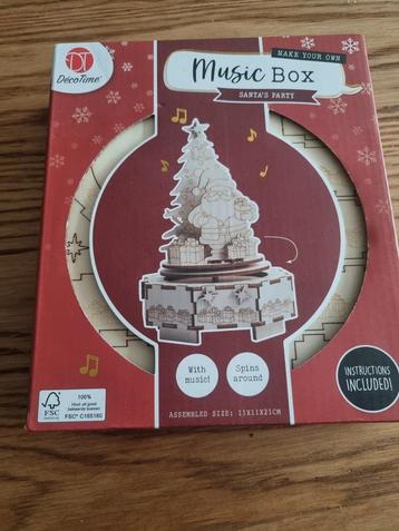 Music Box Santa's Party nieuw in verpakking  beschikbaar voor biedingen