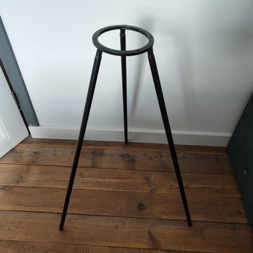 Driepoot lamp of bloempot 90cm beschikbaar voor biedingen
