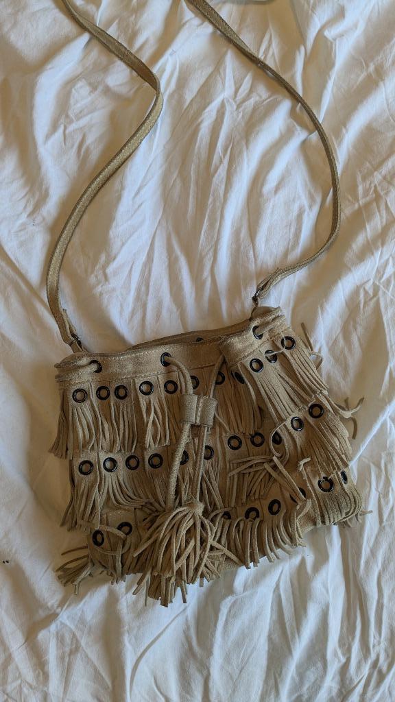 Beige Ibiza tas met sliertjes, Sieraden, Tassen en Uiterlijk, Tassen | Damestassen, Zo goed als nieuw, Handtas, Beige, Verzenden