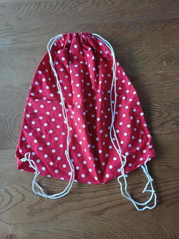 Gymtas rood met witte stippen beschikbaar voor biedingen