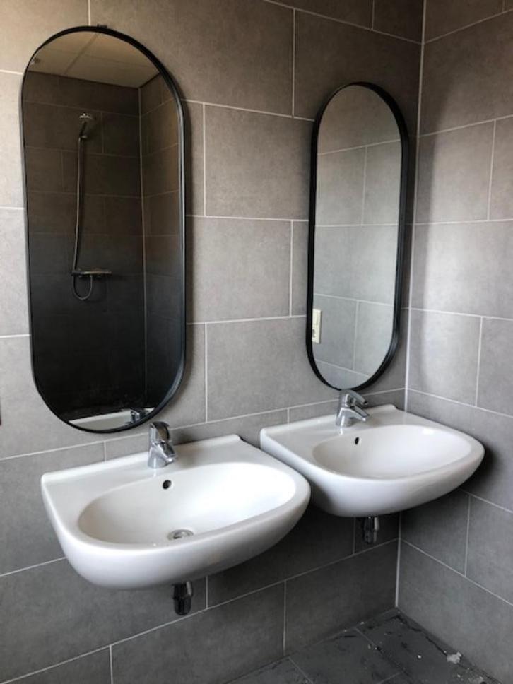 2 wastafels 60 cm met Grohe kranen en 2 ovale spiegels 60cm, Huis en Inrichting, Badkamer | Badkamermeubels, Gebruikt, Wasbak of Wastafel