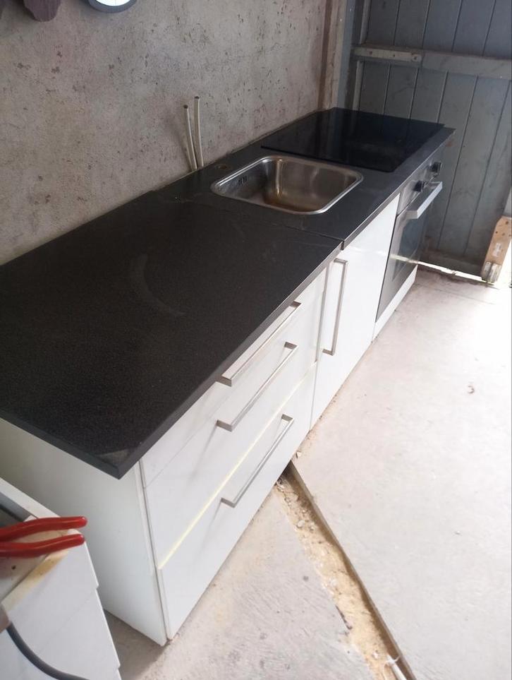 Kleine keuken met inbouwapparatuur, Huis en Inrichting, Keuken | Complete keukens, Gebruikt, Enkelwandige keuken, Wit, Kunststof