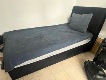Eenperoons boxspring beschikbaar voor biedingen