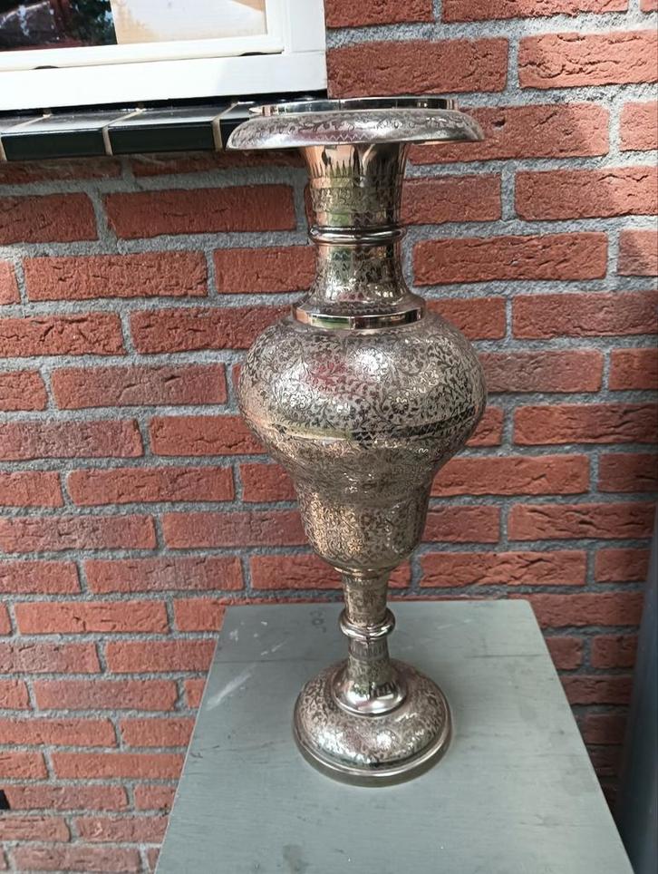 Antieke Zilverkleurige Vaas met Gedetailleerde Versieringen, Antiek en Kunst, Antiek | Vazen, Ophalen