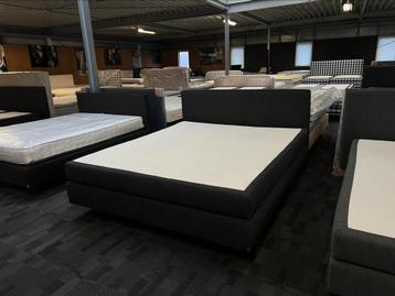 Auping boxspring 180x210 met 1 gehele matras event. Pullman  beschikbaar voor biedingen