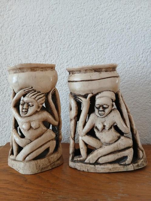 2x Indonesisch opengewerkt beeld van been ( of afrikaans), Antiek en Kunst, Kunst | Niet-Westerse kunst, Ophalen of Verzenden