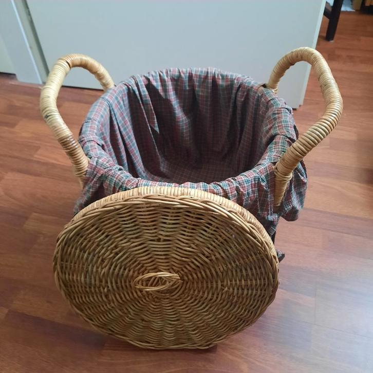 Rotan wasmand met deksel, Huis en Inrichting, Woonaccessoires | Kisten, Gebruikt, 50 tot 75 cm, Minder dan 50 cm, Minder dan 50 cm