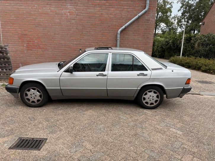 Mercedes-Benz 190E jaren 80, Auto's, Mercedes-Benz, Particulier, 190-Serie, Benzine, Sedan, Automaat, Geïmporteerd, Zilver of Grijs