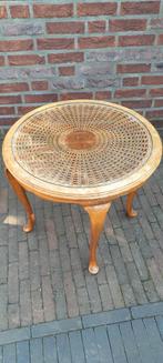 Rond bijzettafeltje met glasplaat, Huis en Inrichting, Gebruikt, Rond, 55 tot 75 cm, Hout