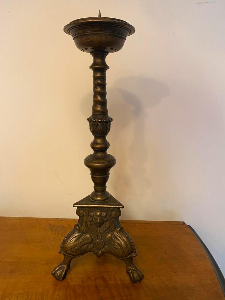 Antieke kandelaar  brons, Antiek en Kunst, Antiek | Kandelaars, Koper of Brons, Ophalen of Verzenden