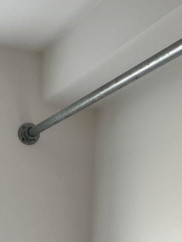 2 Steigerbuizen met 4 voetplaten beschikbaar voor biedingen