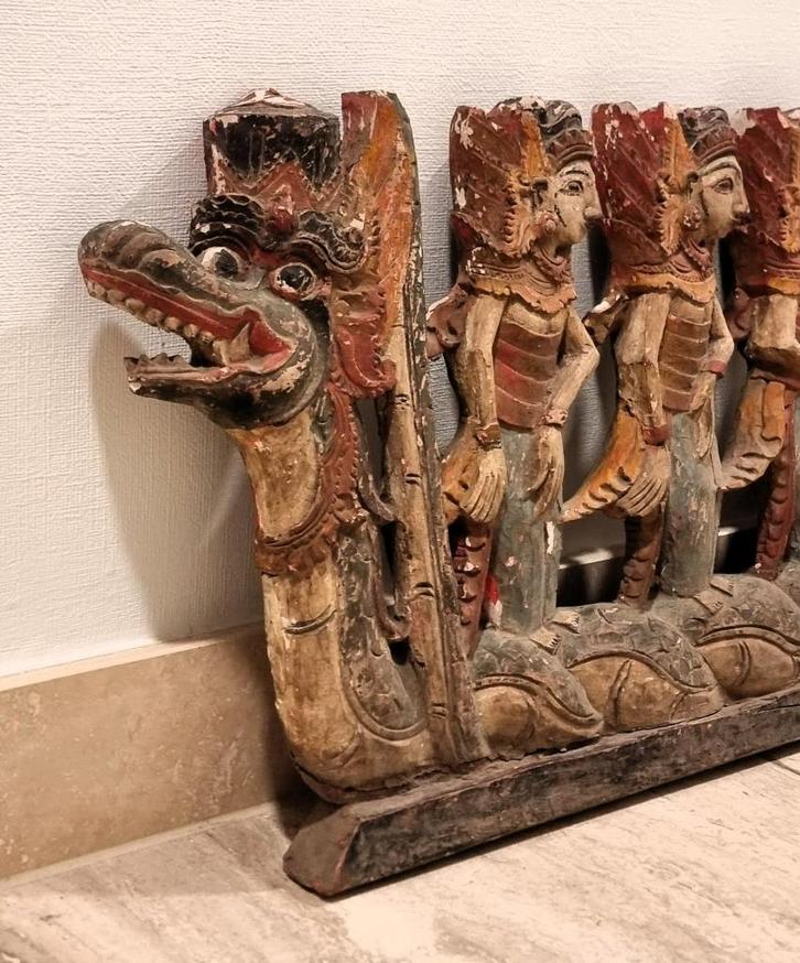 Houtsnijwerk uit Indonesië "Koninklijke danseressen", Antiek en Kunst, Kunst | Niet-Westerse kunst, Ophalen of Verzenden