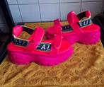 Stoere Buffalo Sandalen met plateauzool, Ophalen, Sandalen of Muiltjes, Zo goed als nieuw, Roze