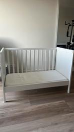 Sundvik ledikant en krummelur matras als nieuw!, Ophalen, Zo goed als nieuw, Minder dan 140 cm, Matras