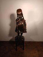 Bonzen Plastiek 'Ondeugend kind op kruk' - Juan Clara Ayats, Ophalen of Verzenden