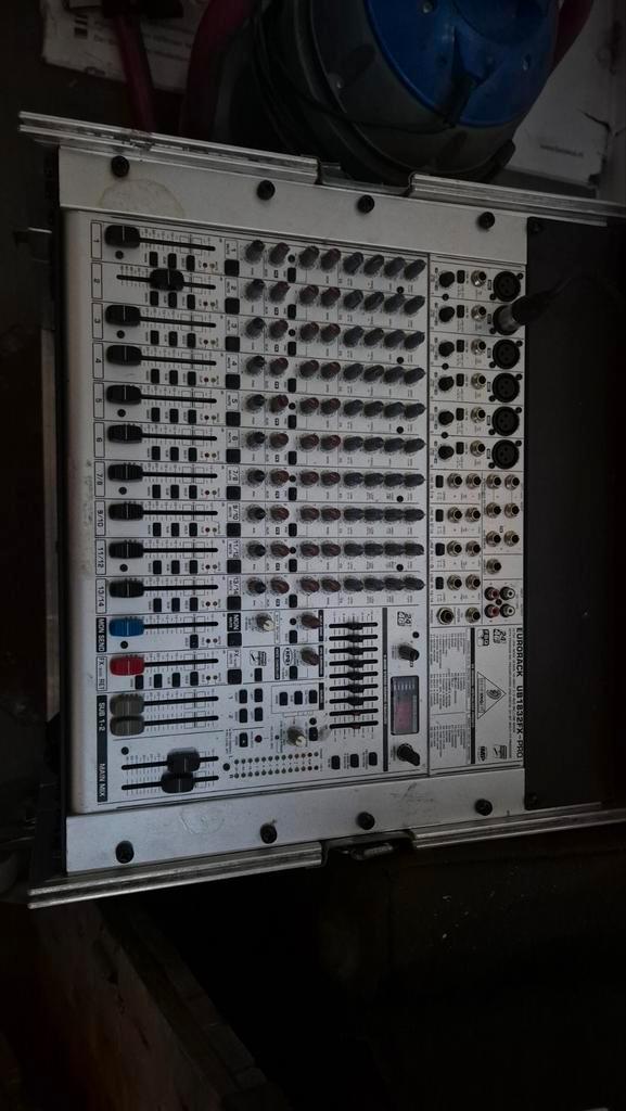 Behringer Eurorack UB1832FX-PRO Mixer, Muziek en Instrumenten, Mengpanelen, Gebruikt, 10 tot 20 kanalen, Microfooningang, Ophalen of Verzenden