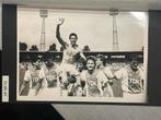 persfoto afscheid marco van basten ajax 31-05-1987, Verzamelen, Ophalen of Verzenden, Gebruikt, Ajax, Poster, Plaatje of Sticker