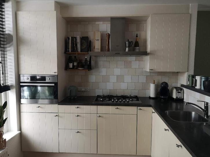 Hoekkeuken crèmekleur inclusief apparatuur, Huis en Inrichting, Keuken | Complete keukens, Gebruikt, Hoekkeuken, Crème, Kunststof