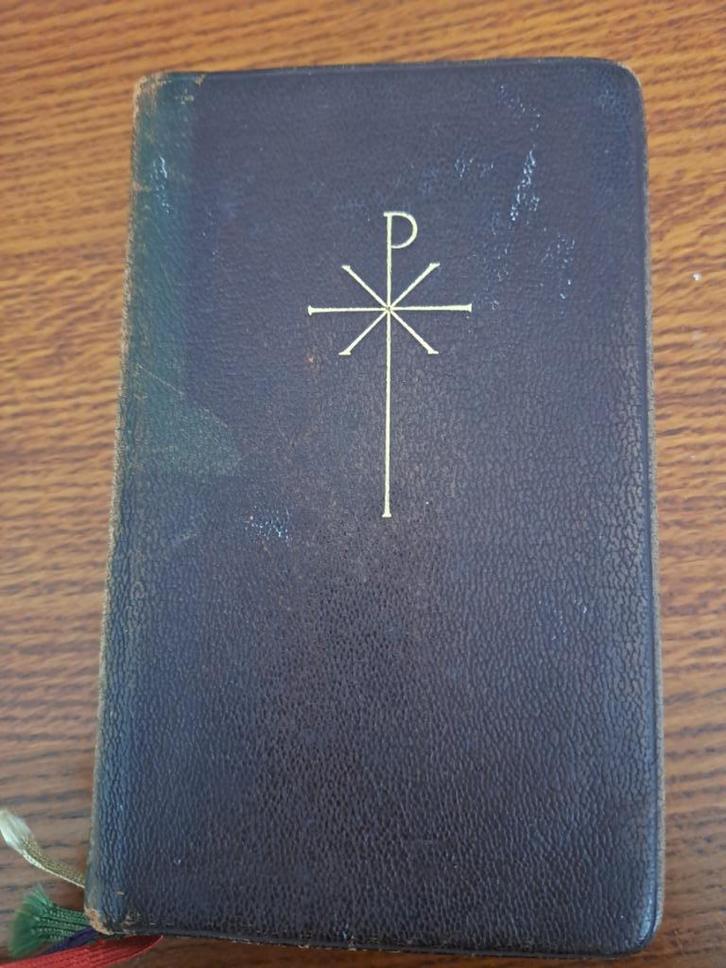 GROOT GEBEDENBOEK HET SPECTRUM (1950), Boeken, Godsdienst en Theologie, Gelezen, Christendom | Katholiek, Ophalen of Verzenden