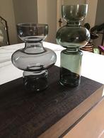 2 glazen vazen, Huis en Inrichting, Woonaccessoires | Vazen, Minder dan 50 cm, Groen, Glas, Zo goed als nieuw