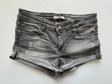 Hip kort broek Anti Bleu - maat: L Grijze korte jeans broek  beschikbaar voor biedingen