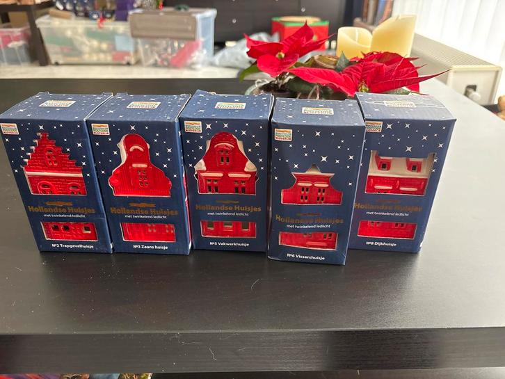 AH Postcodeloterij Kersthuisjes met Licht - Serie, Huis en Inrichting, Woonaccessoires | Kandelaars en Kaarsen, Gebruikt, Kaars