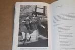 Kleine Bolsjewieken - Kleuterjaren Karel & Gerard Reve, Boeken, Ophalen of Verzenden, Zo goed als nieuw, Nederland