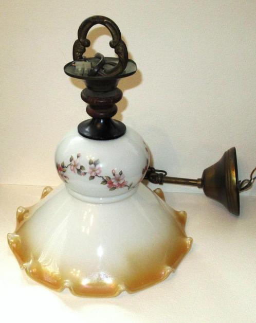 Retro koperen hanglamp met mat glazen lampenkap., Antiek en Kunst, Antiek | Lampen, Ophalen of Verzenden