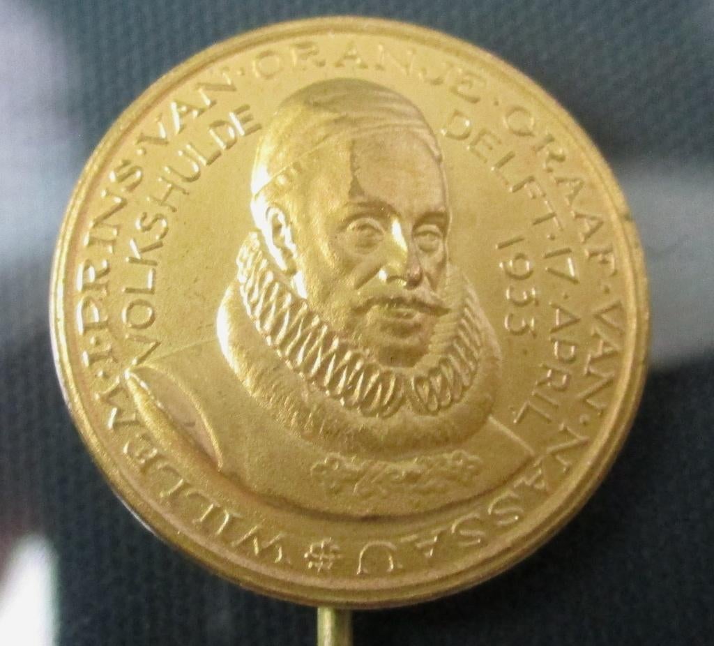 Steekspeldje Willem van Oranje Volkshulde 17 april 1933, Ophalen of Verzenden, Zo goed als nieuw, Nederland, Speld(je) of Lepel(tje)