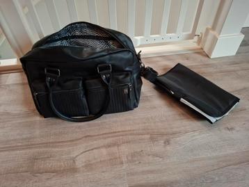 Zwarte Luiertas beschikbaar voor biedingen