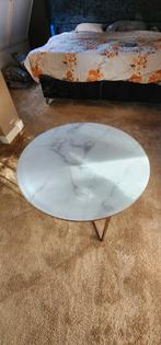 Coffee table with Marble finish, Ovaal, Glass top with Marble finish and golden structure, Minder dan 45 cm, 55 tot 75 cm