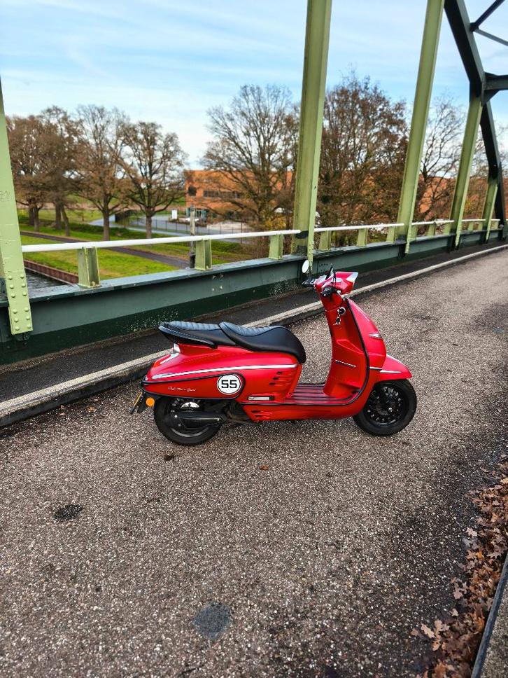 Peugeot Django, Fietsen en Brommers, Scooters | Peugeot, Zo goed als nieuw, Overige modellen, Maximaal 45 km/u, Benzine, Ophalen