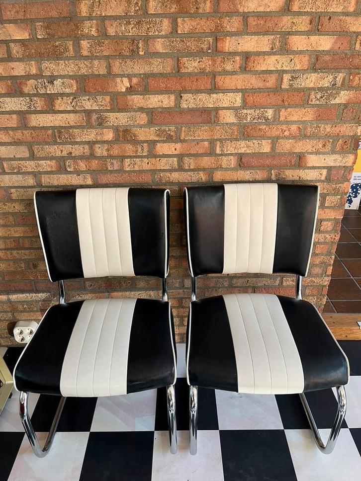 Twee retro eetkamerstoelen Bel Air, Huis en Inrichting, Stoelen, Gebruikt, Twee, Leer, Overige materialen, Zwart, Ophalen
