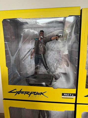 Cyberpunk beeldje Male V geseald beschikbaar voor biedingen