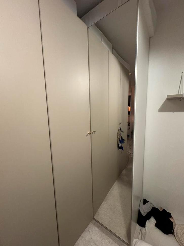 IKEA PAX hoek-kledingkast – met spiegeldeur, Huis en Inrichting, Kasten | Kledingkasten, Zo goed als nieuw, 200 cm of meer, 50 tot 75 cm