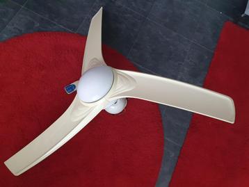 Plafond ventilator met verlichting beschikbaar voor biedingen