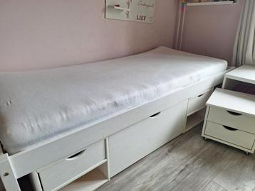 kajuitbed 90*200 met 3 kastjes een 1 la