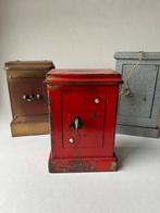 Vintage rode metalen kluis spaarpot, Antiek en Kunst, Ophalen of Verzenden