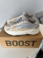 Yeezy Boost 700 V2 “Cream” (Maat 40, valt als 39), Kleding | Heren, Schoenen, Ophalen of Verzenden, Wit, Zo goed als nieuw, Sneakers of Gympen