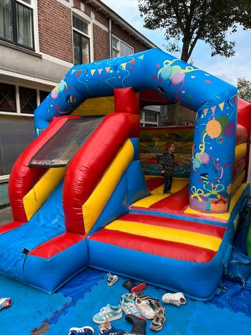 Te koop springkussen met glijbaan zonder blower beschikbaar voor biedingen